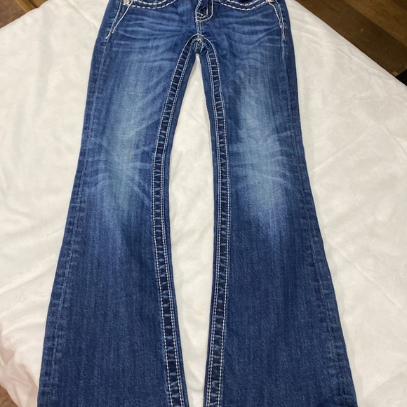 Miss me bootcut jeans. Kids size 8. Is missing one button on the patch. See pic - Picture 8 of 12